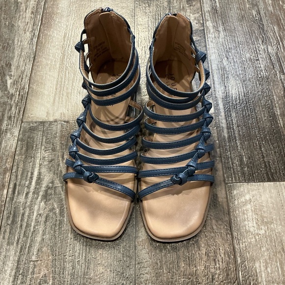 Journee Collection Navy and Tan Strappy Sandals Size 8.5 - Picture 12 of 12
